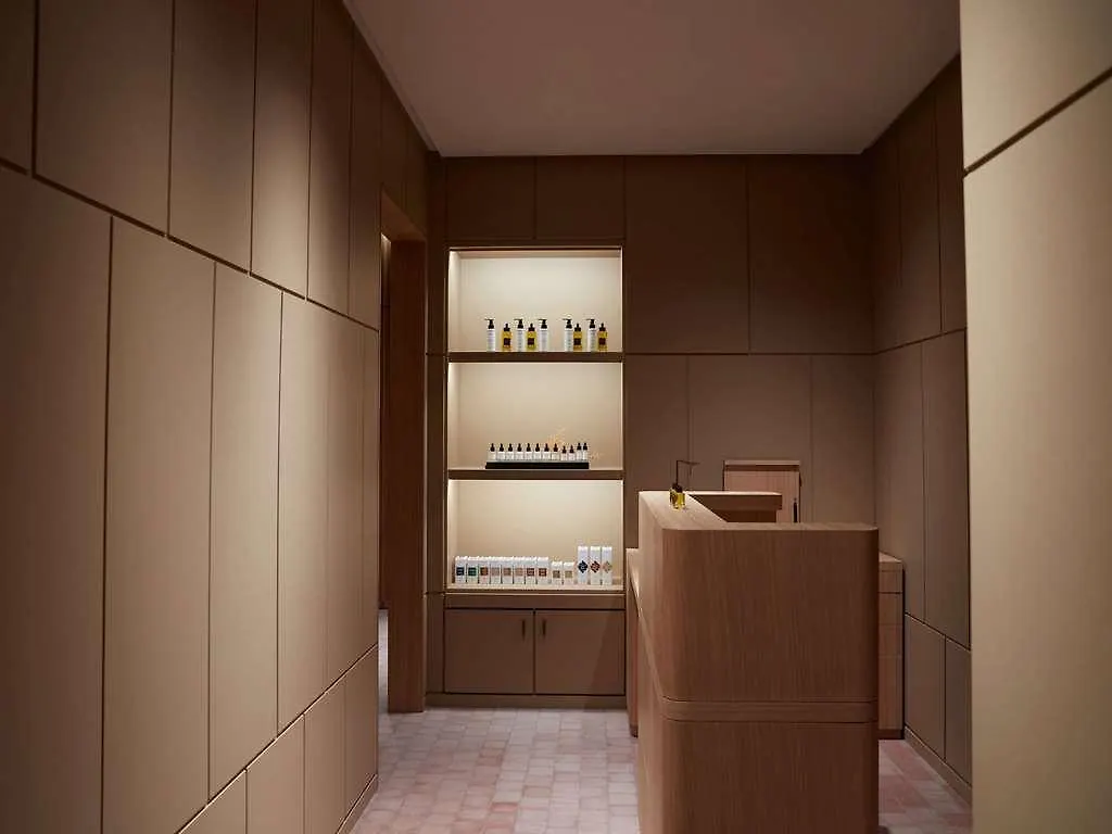 Hotel So/